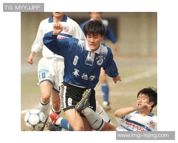 李明在大连足球运动员生涯的成长与挑战分析